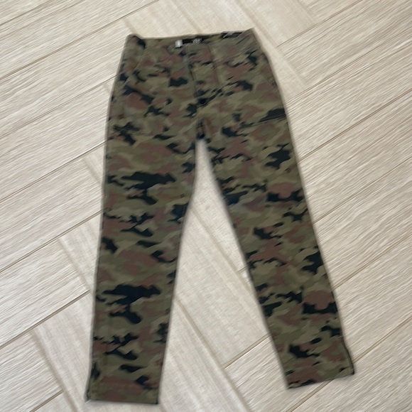 Kut from the Kloth Reese zip ankle straight leg camo jeans - Picture 4 of 8